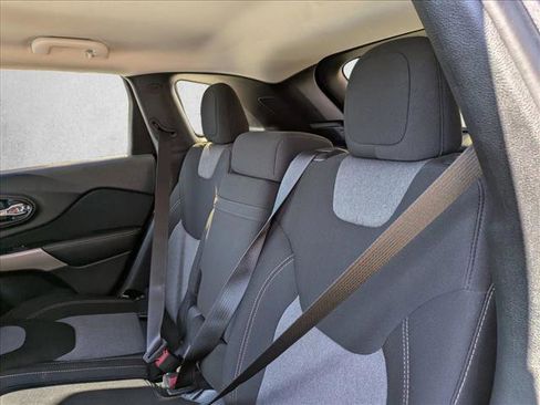 Used 2018 Jeep Cherokee Latitude image 20