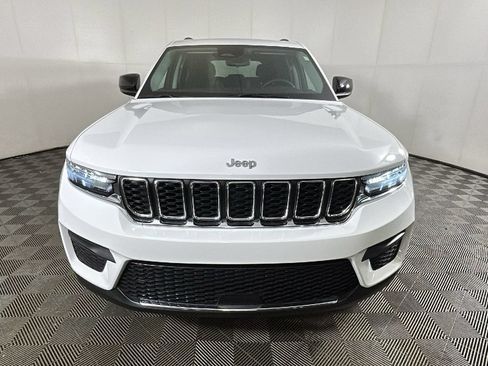 Used 2023 Jeep Grand Cherokee Laredo AWD/4WD image 8