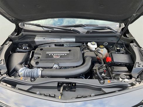 Certified 2023 Cadillac XT4 Luxury w/ Cold Weather Package image 11