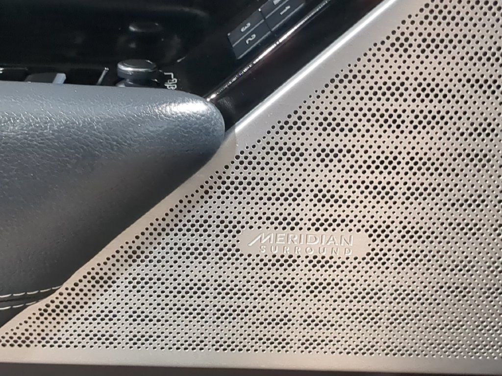 Used 2019 Land Rover Range Rover Velar R-Dynamic SE AWD/4WD image 35