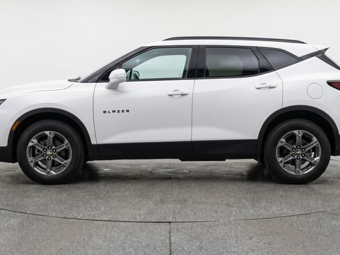 Used 2025 Chevrolet Blazer LT FWD image 11