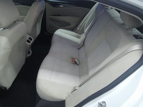 Used 2018 Buick Regal Preferred image 25