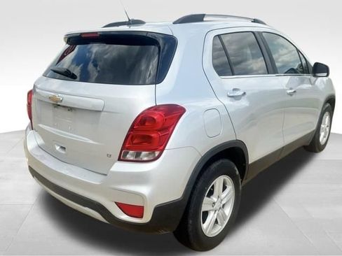 Used 2020 Chevrolet Trax LT w/ LT Convenience Package image 5