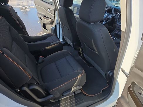 Certified 2023 GMC Acadia AT4 image 11