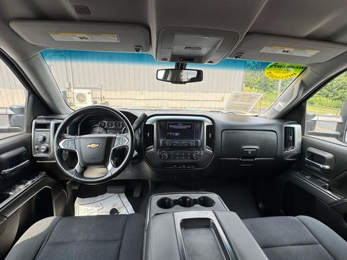 Used 2019 Chevrolet Silverado 1500 LT AWD/4WD image 16