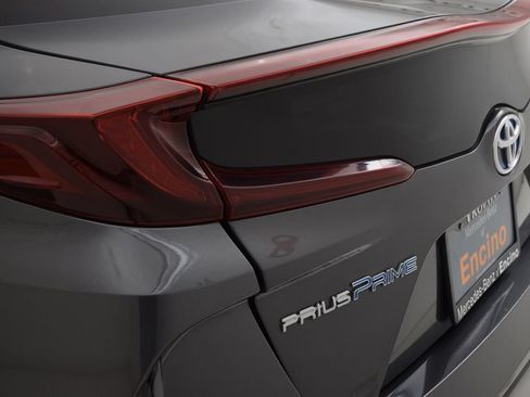 Used 2020 Toyota Prius Prime XLE FWD image 12