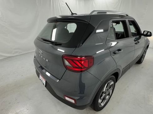 Used 2025 Hyundai Venue SEL FWD image 3