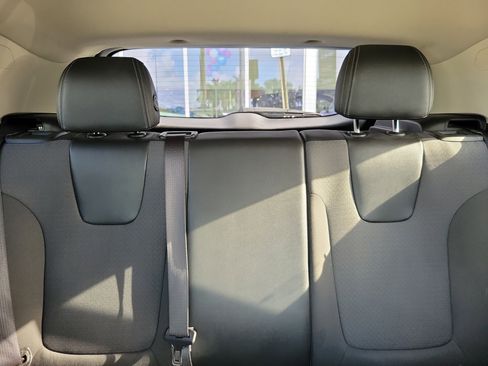 Used 2023 Buick Encore GX Preferred w/ Cold Weather Comfort Package FWD image 15
