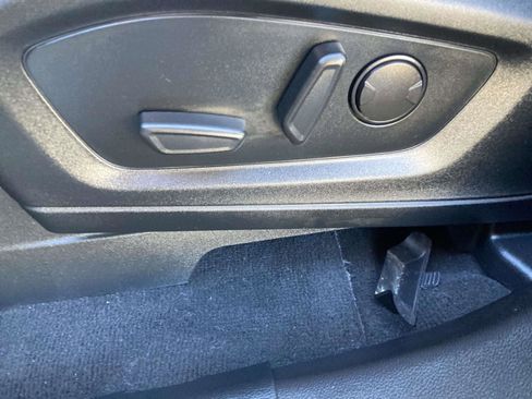 Used 2022 Ford Explorer XLT w/ Equipment Group 202A image 23