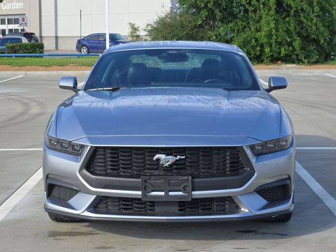 Used 2025 Ford Mustang Premium image 10