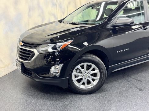 Used 2021 Chevrolet Equinox LS image 2