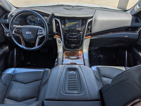Used 2020 Cadillac Escalade Premium Luxury AWD/4WD image 27