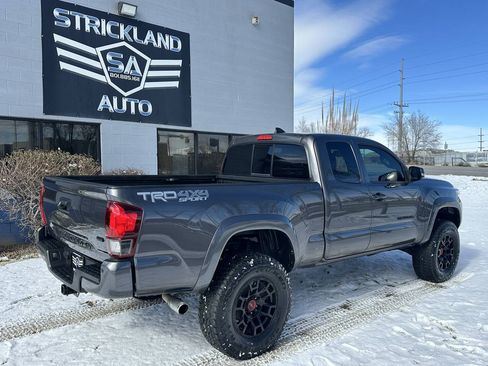 Used 2018 Toyota Tacoma TRD Sport w/ Technology Package AWD/4WD image 7