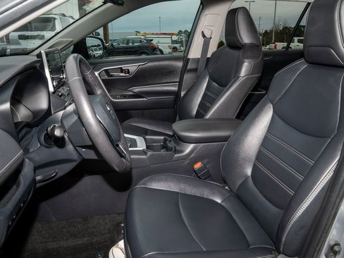 Used 2019 Toyota RAV4 XLE Premium image 12