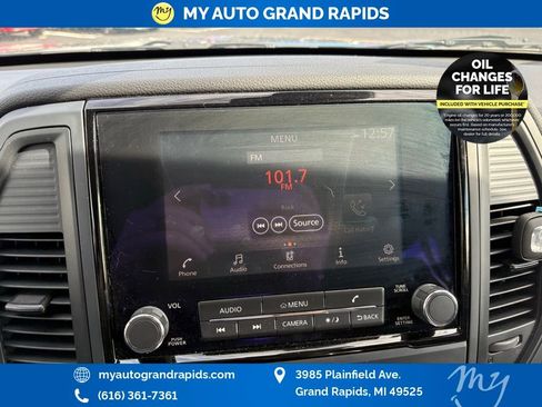 Used 2024 Nissan Titan SV w/ SV Convenience Package image 23