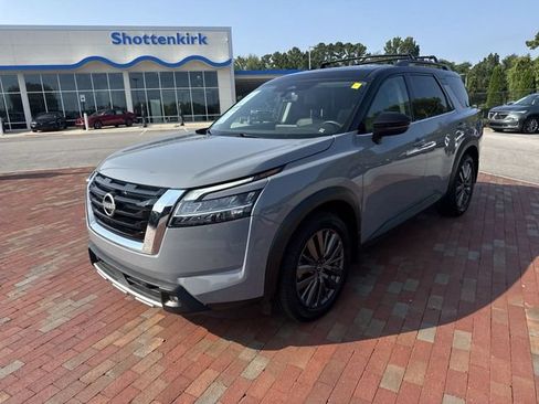 Used 2023 Nissan Pathfinder SL w/ SL Premium Package AWD/4WD image 32
