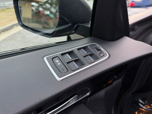 Used 2020 Jaguar F-PACE Premium AWD/4WD image 13