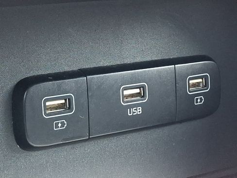 Used 2022 Kia Carnival LX FWD image 22