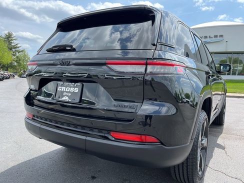 Used 2023 Jeep Grand Cherokee Limited w/ Black Appearance Package AWD/4WD image 42
