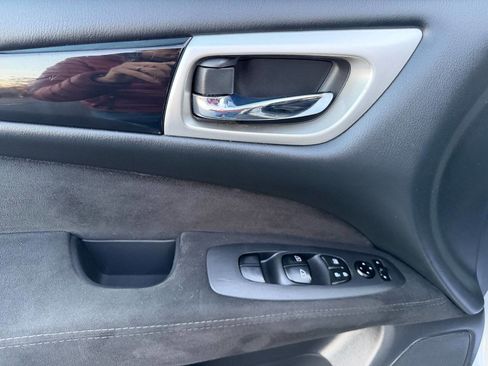 Used 2014 Nissan Pathfinder SV image 11