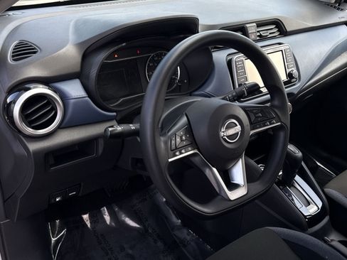 Used 2025 Nissan Versa SV FWD image 16