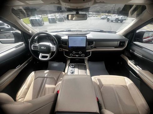 Used 2022 Ford Expedition Max Limited image 19
