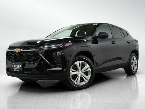 Used 2024 Chevrolet Trax LS w/ Driver Confidence Package image 1