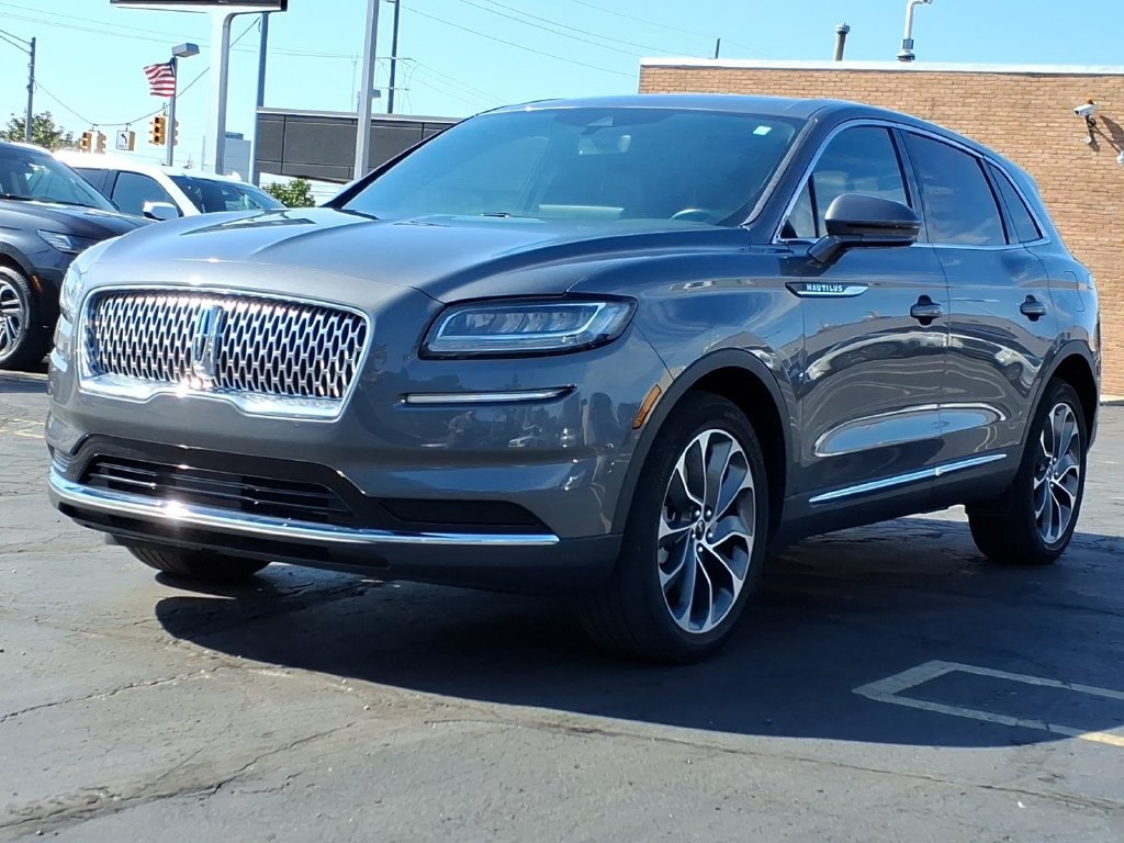 Certified 2023 Lincoln Nautilus Reserve AWD/4WD image 3