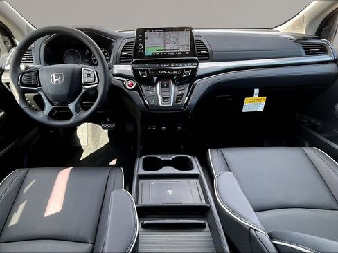 New 2026 Honda Odyssey Touring image 5