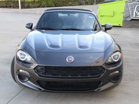 Used 2017 FIAT 124 Spider Classica image 32