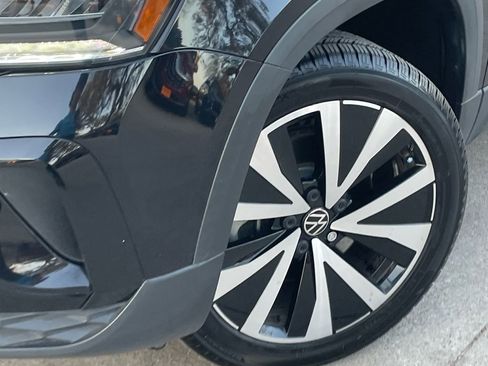 Used 2024 Volkswagen Taos SE image 8