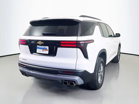 Used 2025 Chevrolet Traverse LT w/ LPO, Floor Liner Package image 8