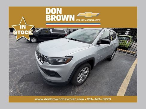 Used 2024 Jeep Compass Latitude AWD/4WD image 1
