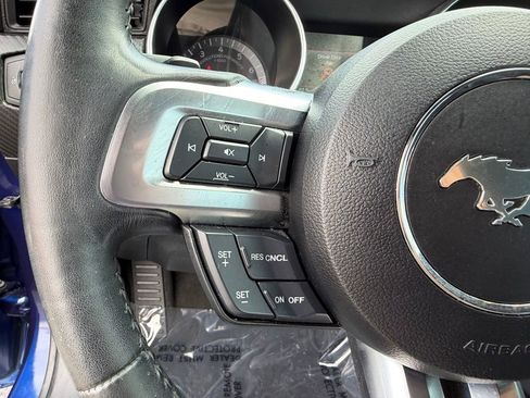Used 2018 Ford Mustang Coupe RWD image 19