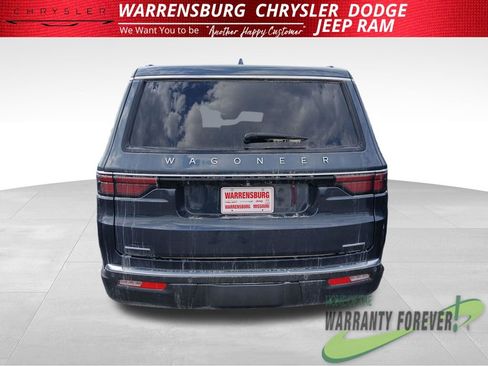 Used 2022 Jeep Wagoneer Series III w/ Premium Group I AWD/4WD image 5