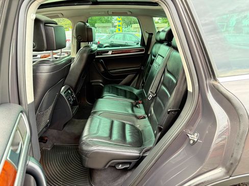 Used 2012 Volkswagen Touareg VR6 image 30