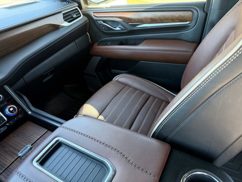 Used 2023 GMC Yukon Denali Ultimate image 16