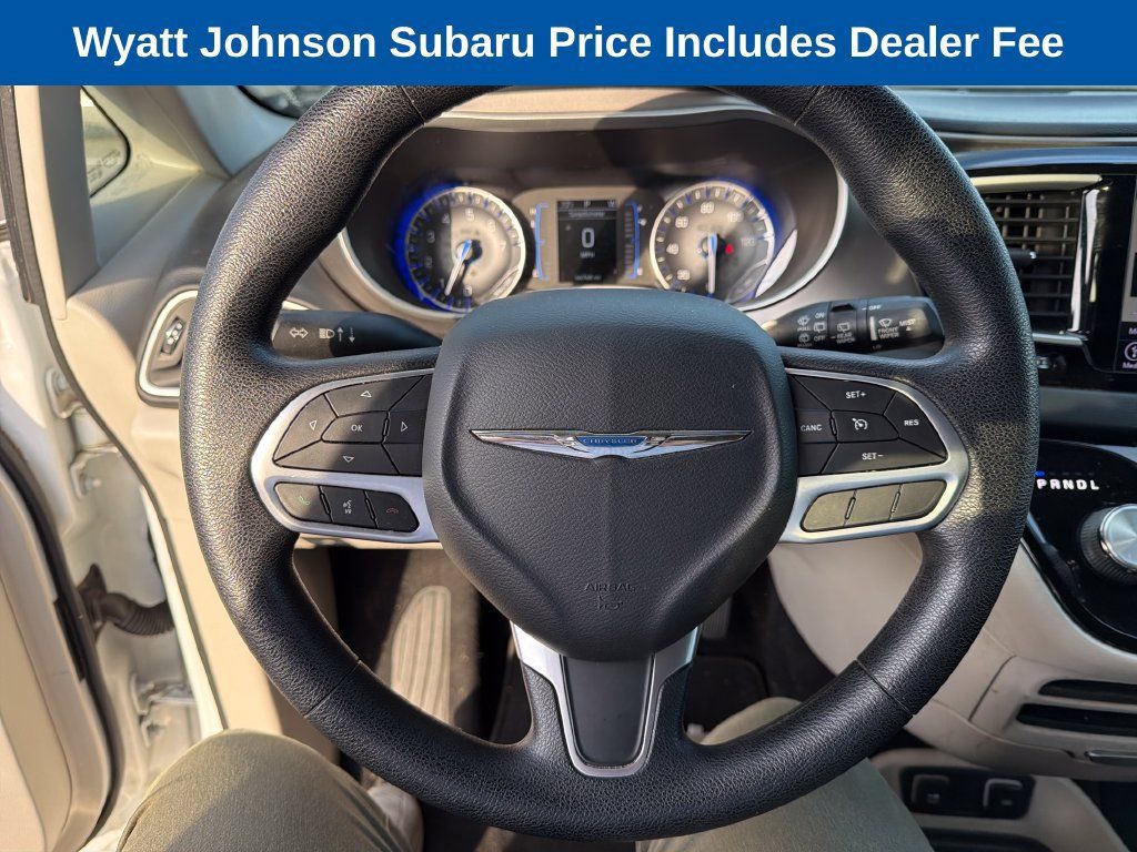 Used 2020 Chrysler Pacifica Touring FWD image 24