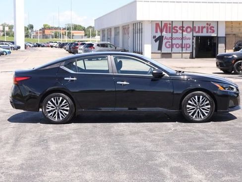 Certified 2025 Nissan Altima 2.5 SV FWD image 5