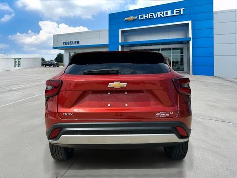 Used 2024 Chevrolet Trax LT FWD image 6