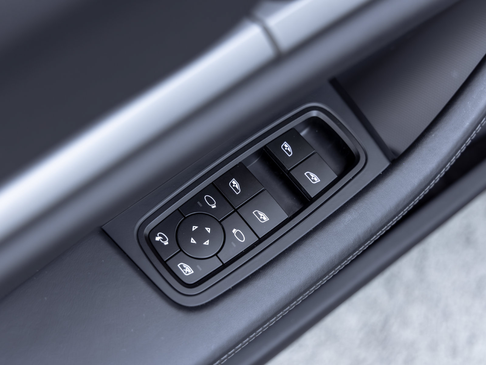 Certified 2026 Porsche Taycan AWD/4WD image 22
