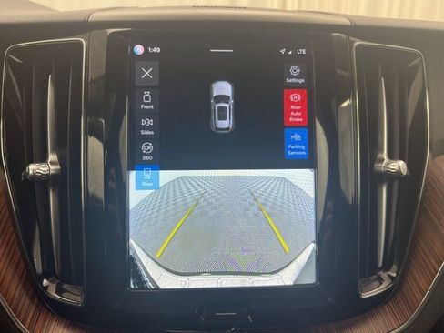 Used 2023 Volvo XC60 B5 Plus image 27