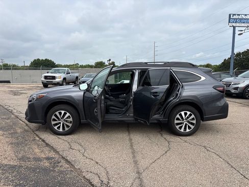 Used 2024 Subaru Outback Premium AWD/4WD image 4