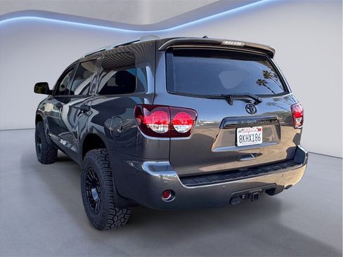 Used 2019 Toyota Sequoia Platinum AWD/4WD image 4