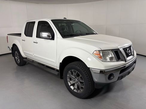 Used 2019 Nissan Frontier SL AWD/4WD image 2