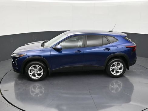 Used 2024 Chevrolet Trax LS w/ LS Convenience Package FWD image 13
