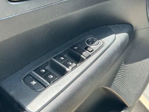 Used 2020 Kia Forte LXS FWD image 19