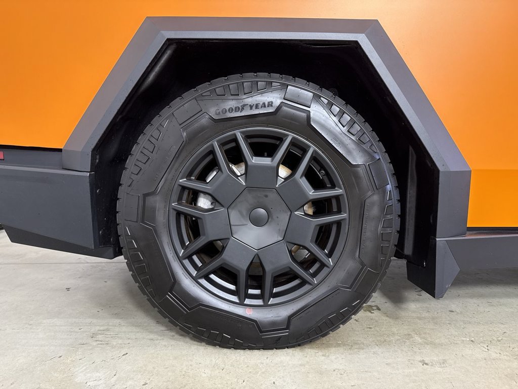 Used 2024 Tesla Cybertruck AWD Crew Cab image 16