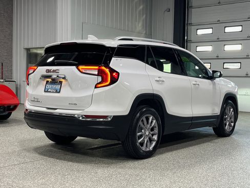 Certified 2022 GMC Terrain SLT w/ Infotainment Package II image 4