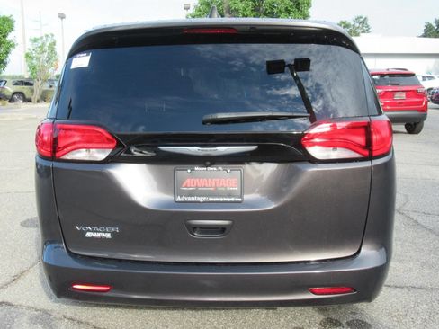Certified 2023 Chrysler Voyager LX FWD image 6